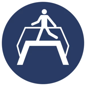 nakaz przechodzenia pomostem